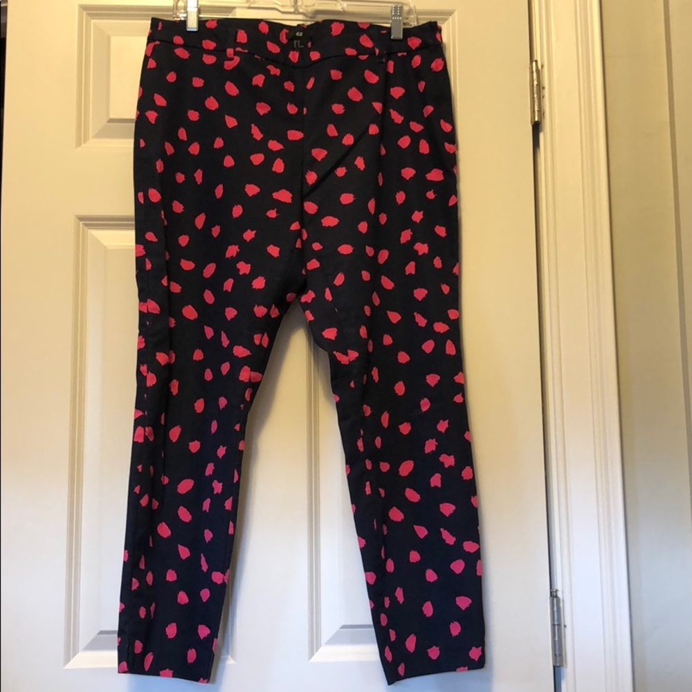 H&M cropped pants, navy with pink dots - Picture 2 of 3